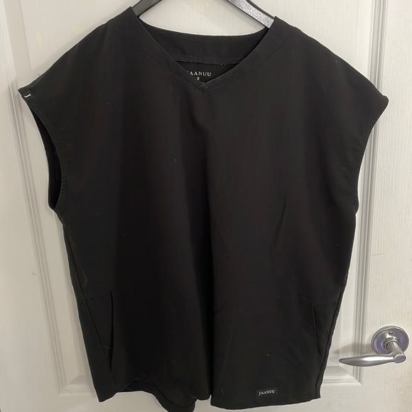 Jaanuu Scrub Top - Picture 1 of 2